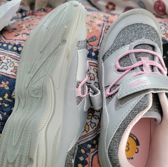 Shoes - Picture 2 of 4